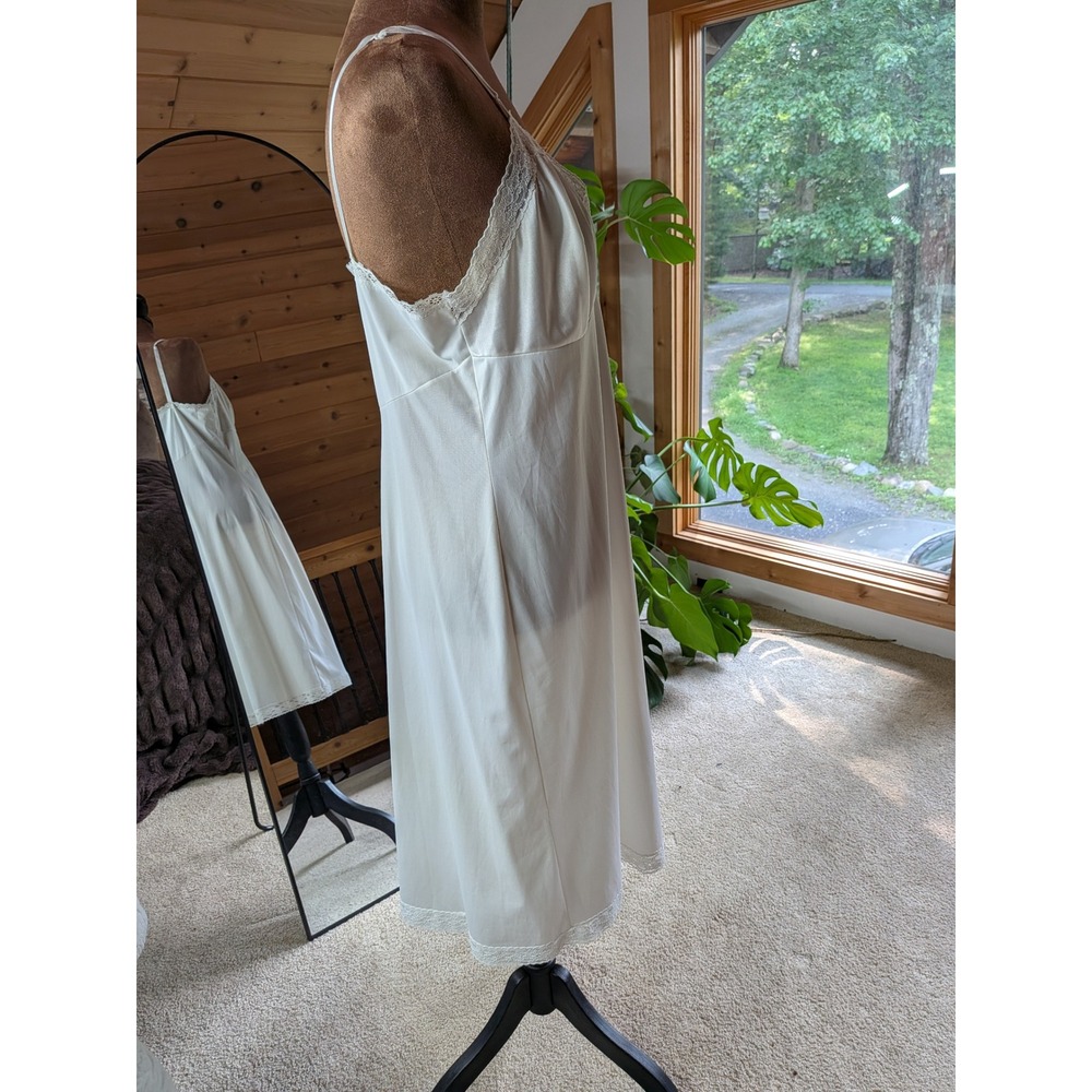 Vintage Ivory Lace Trim Full Slip Lingerie Made in USA White 36 Average - Picture 9 of 10